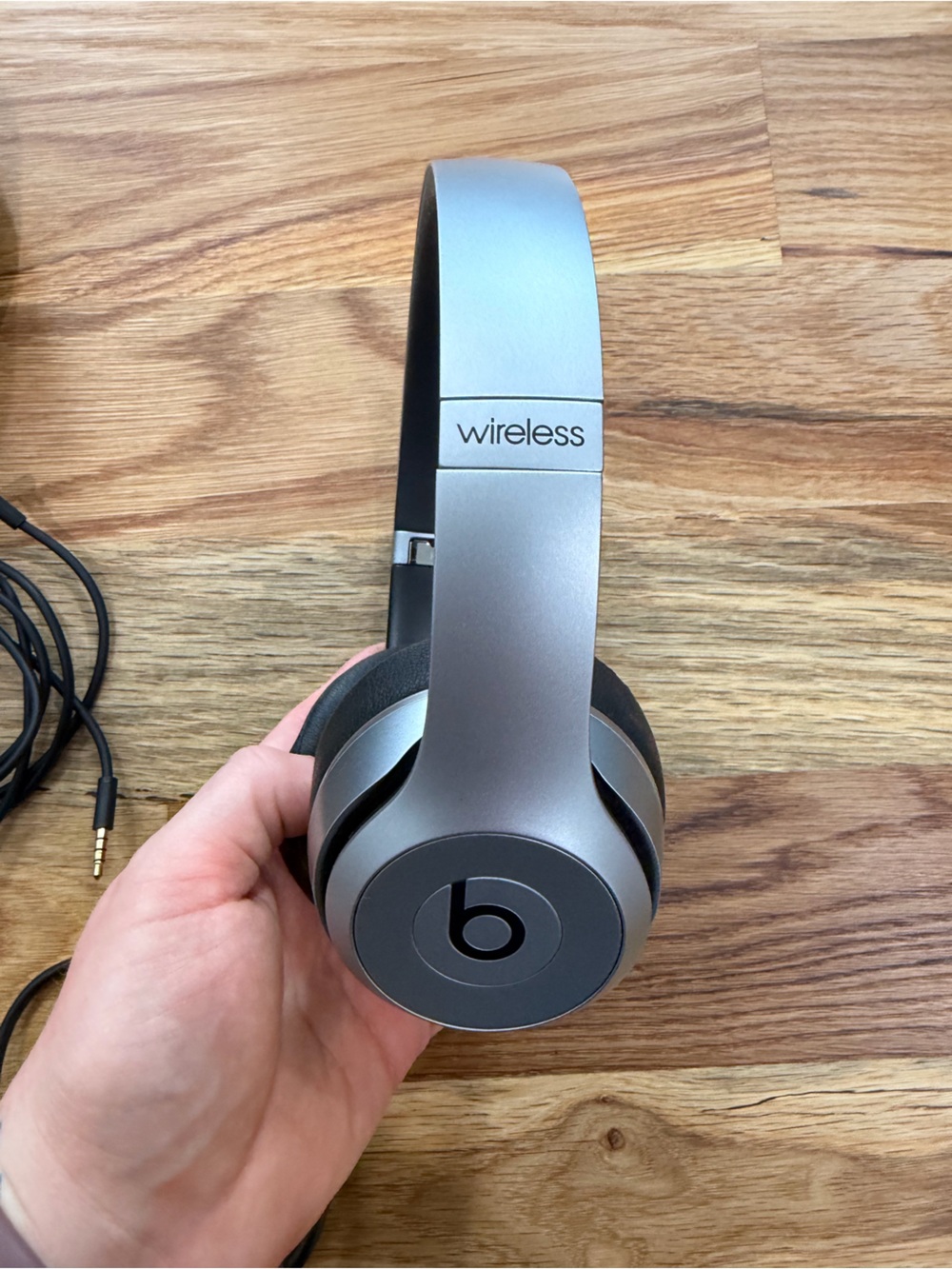 Beats by Dre Silver and Black Wireless On-Ear Headphones with Case and Cables - Picture 3 of 4